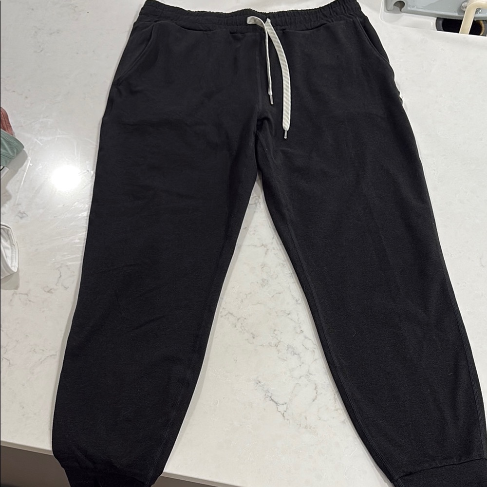 Vuori women’s performance jogger